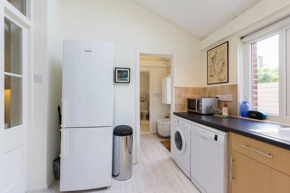 Fully fitted kitchen with coffee machine