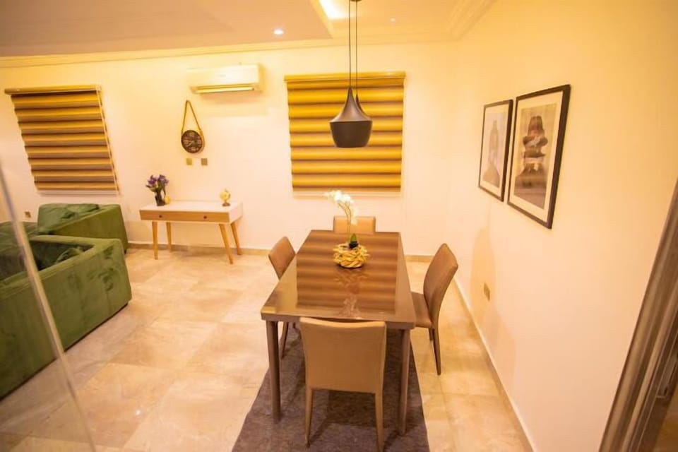 Deluxe Apartment, Balcony, City View | In-room dining