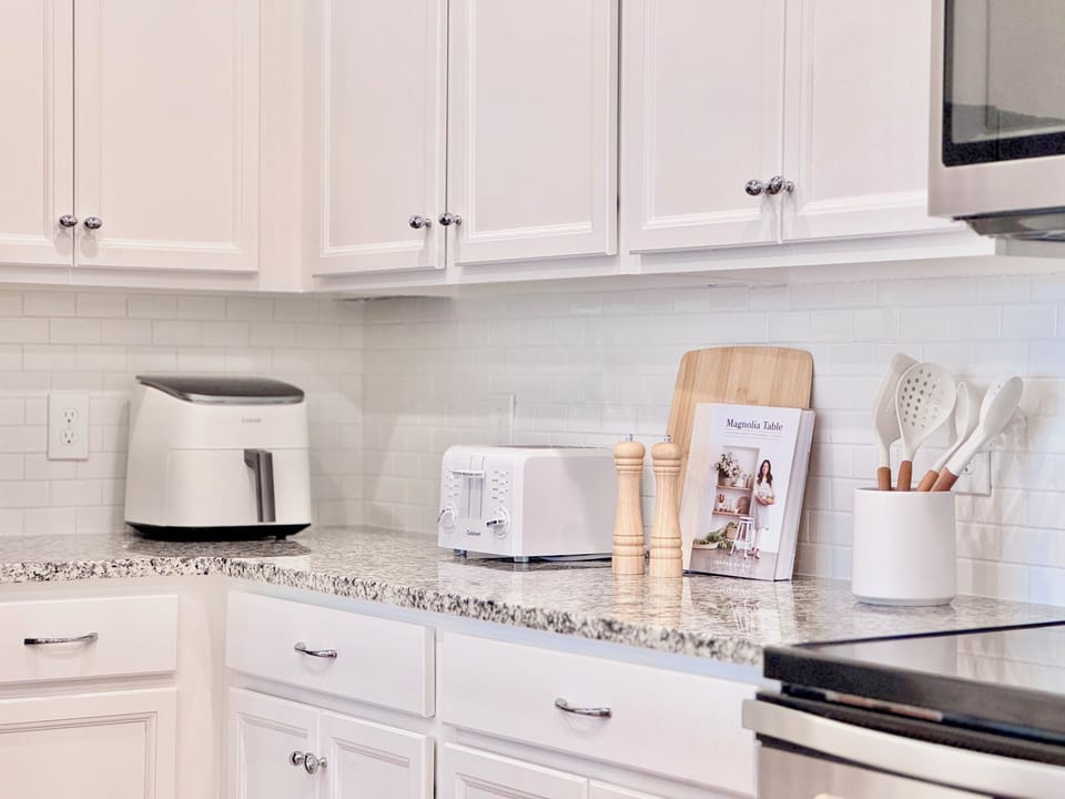 Fully equipped kitchen.