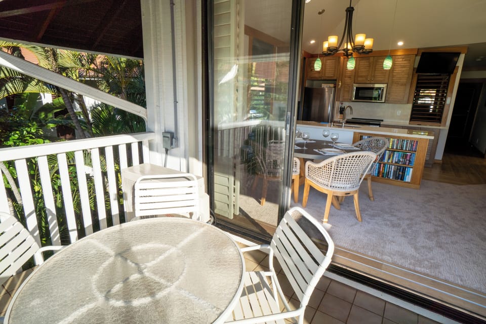 Lanai Dining