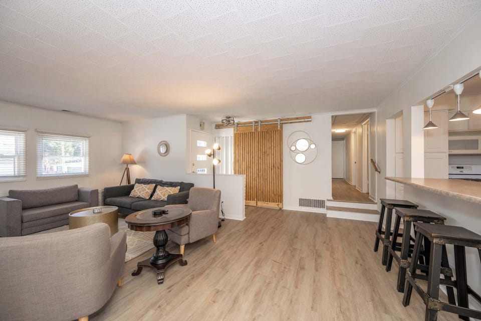 Apartment, Multiple Beds, Kitchen (Grand Elm Suite 2) | Living area | 42-inch flat-screen TV with digital channels