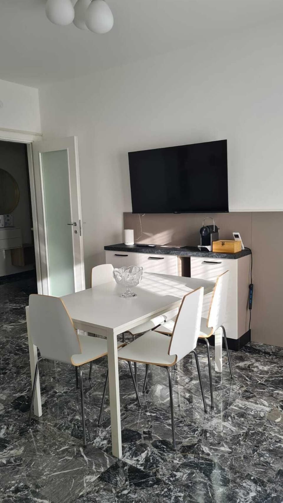Apartment, 1 Double Bed, Non Smoking | Living area | Flat-screen TV