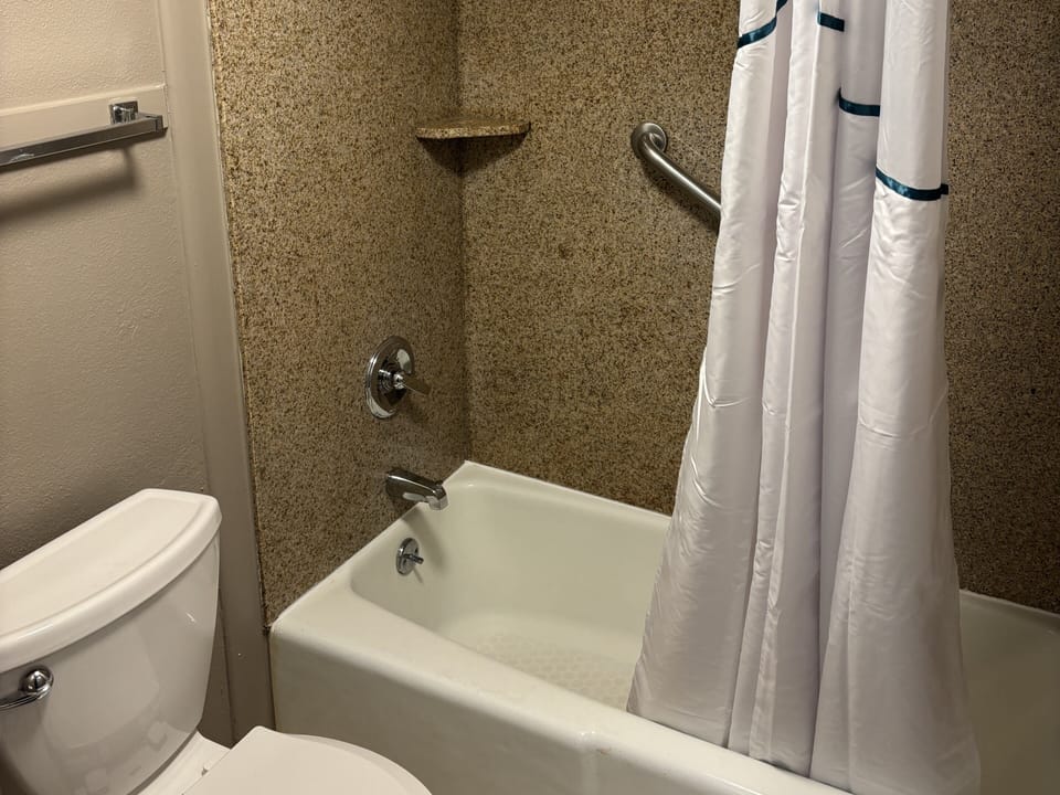 Combined shower/tub, free toiletries, towels, soap