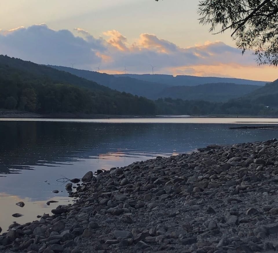 Nearby Harriman lake - boat and water sport rentals available