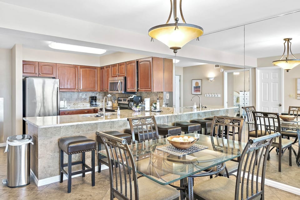 Spacious dining area with plenty of seating and breathtaking Gulf views.