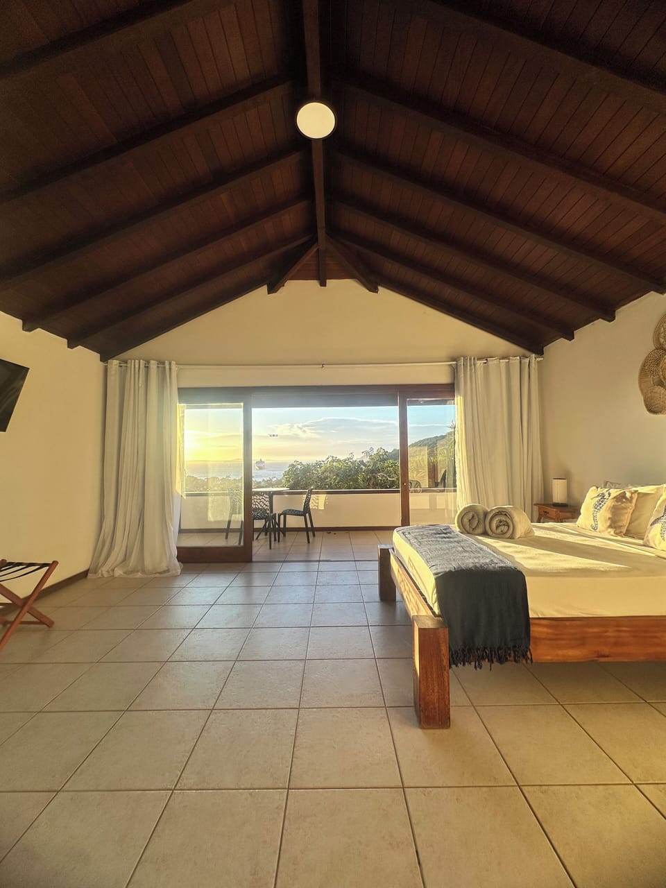 Superior Triple Room | Blackout drapes, free WiFi, bed sheets