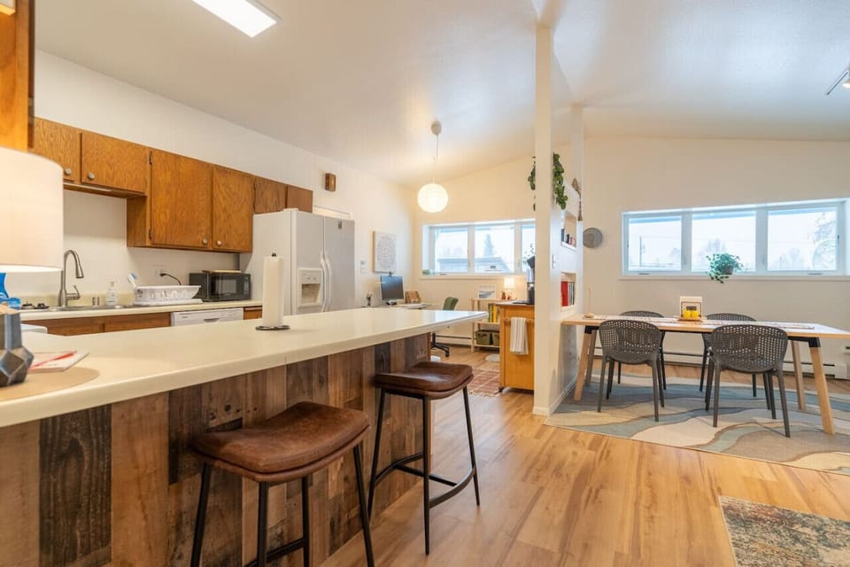 Kitchen/Dining Area