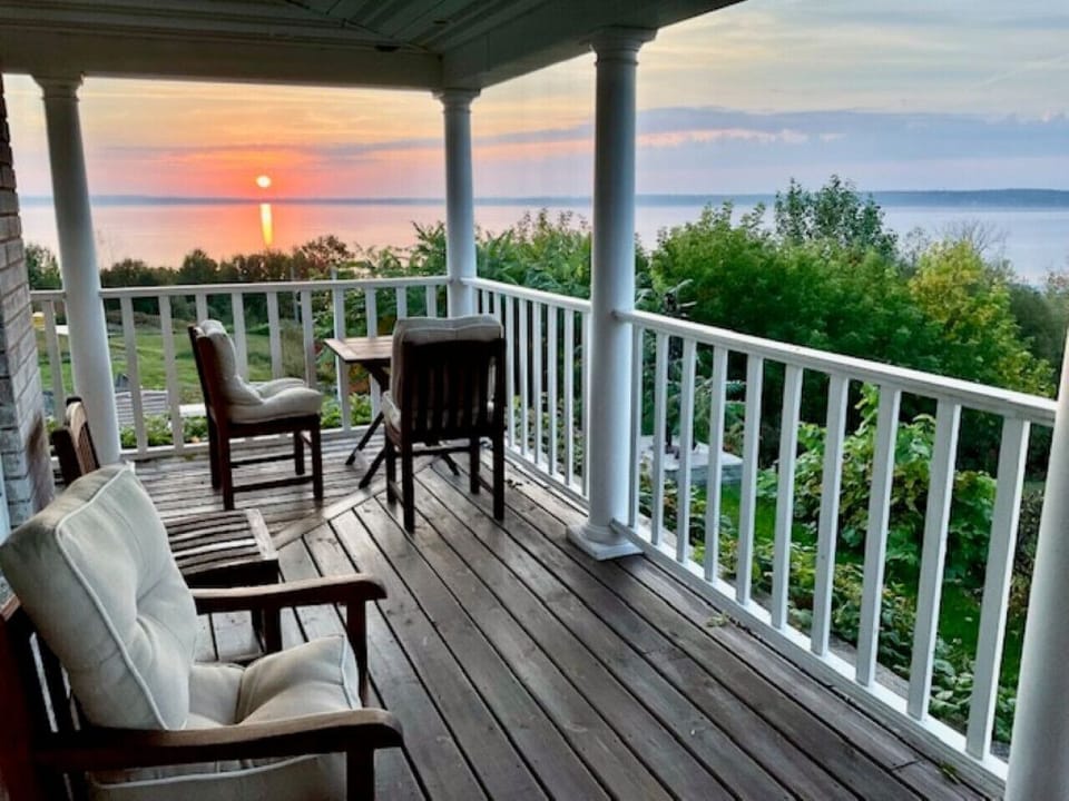 Stunning sunrise & sunset views