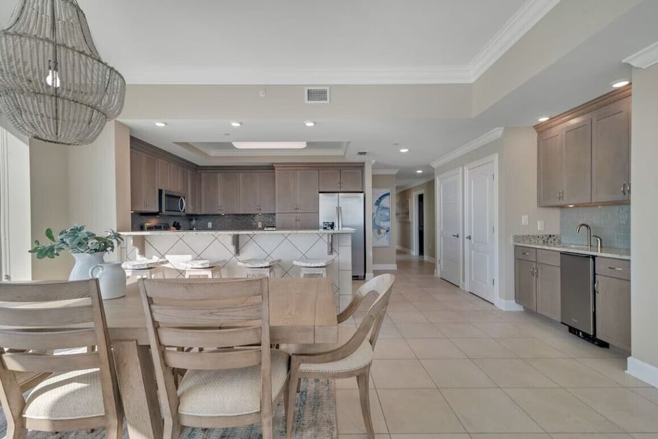 Fully equipped, open concept kitchen with seating for 18 (including balcony)