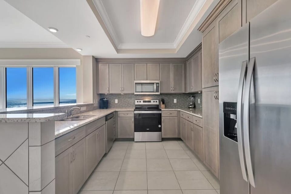 Fully equipped, open concept kitchen with seating for 18 (including balcony)