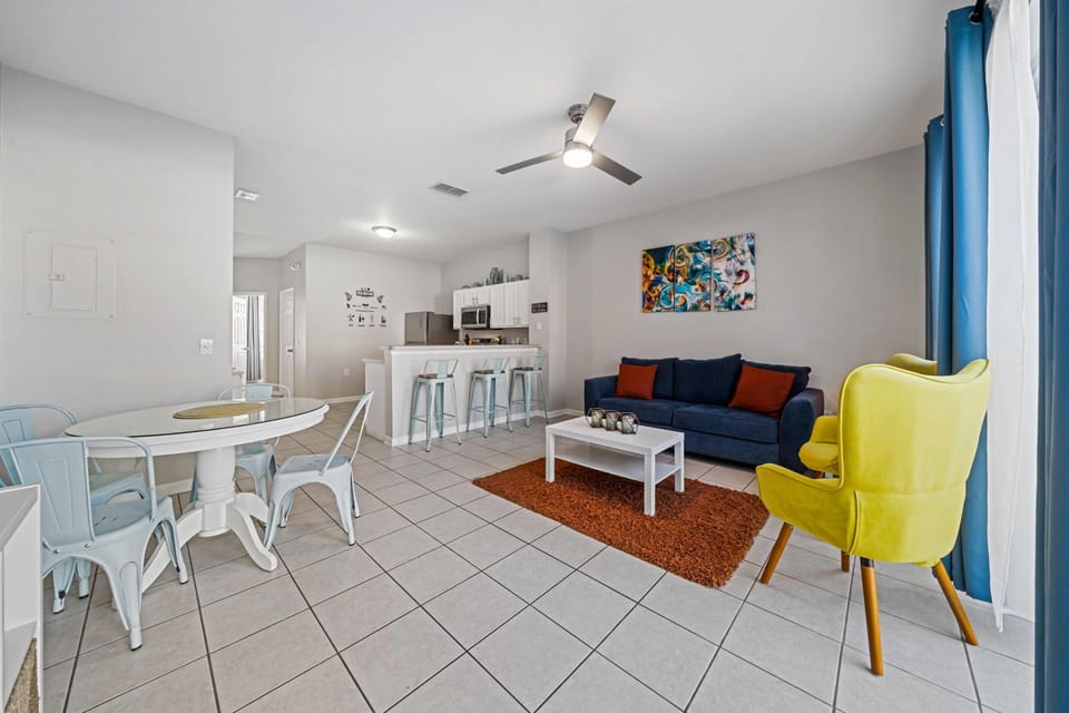 Fills with natural light to enjoy that Florida sunshine. 