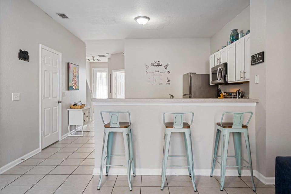 Plenty of places for quick bites or family meals. 