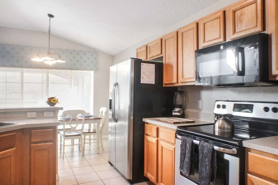 From quick snacks to gourmet meals, this full kitchen has everything you need