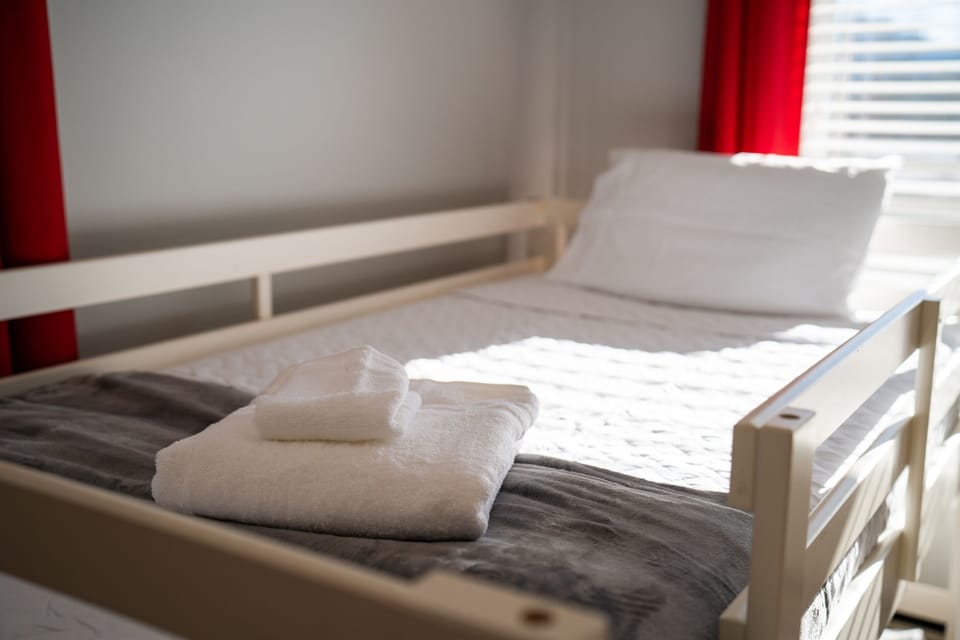 Bed & Bath Linens Provided!