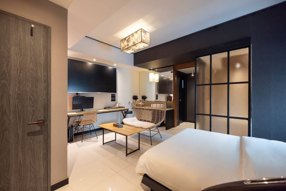 VIP | Free minibar items, desk, laptop workspace, soundproofing