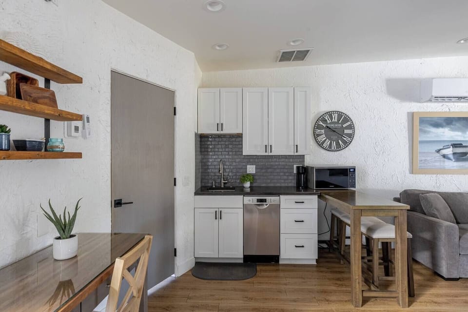 Kitchenette, Keurig, Microwave, Dishwasher