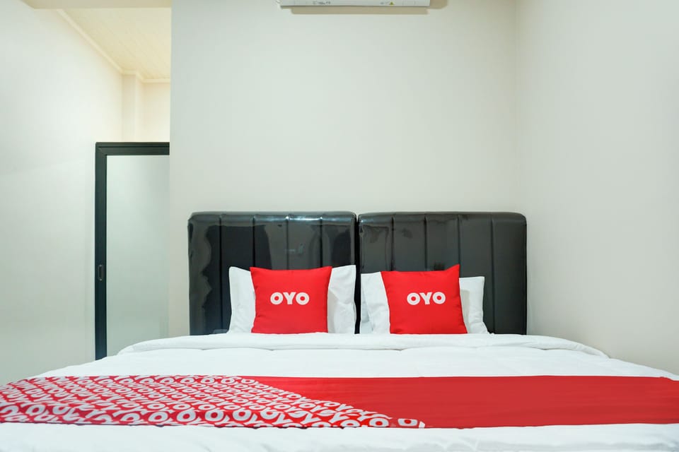 Deluxe Double Room | Desk, WiFi (free), bed sheets