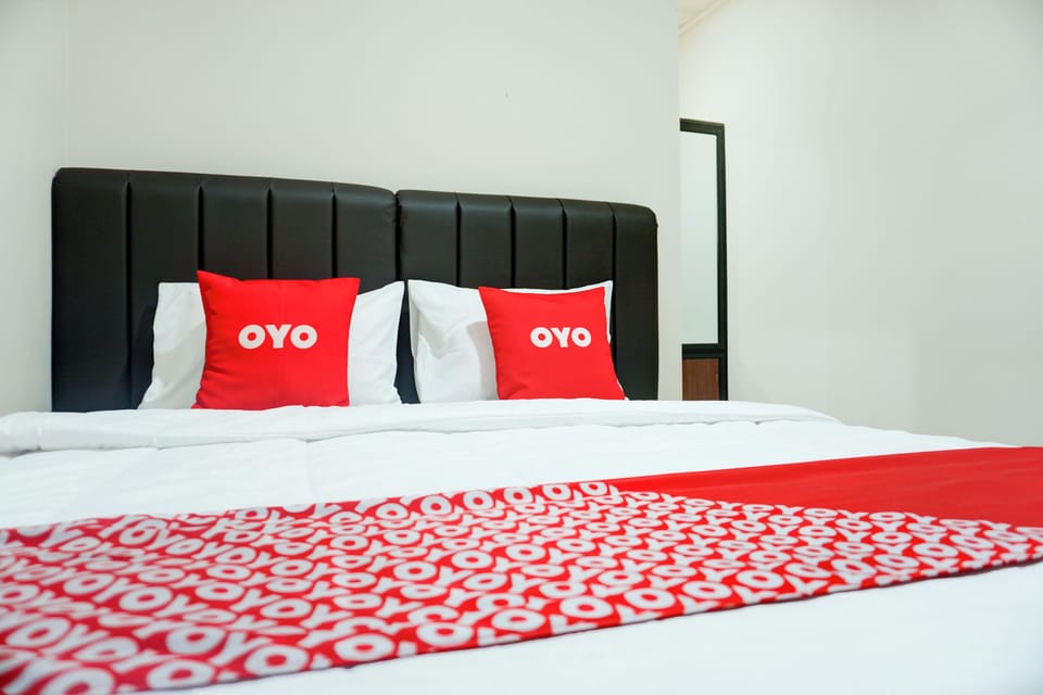 Deluxe Double Room | Desk, WiFi (free), bed sheets