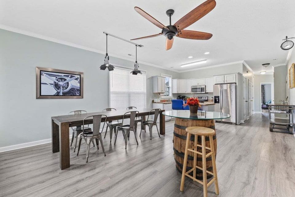 Cooking just got more fun! This fully stocked kitchen has everything you need to whip up your favorites.
