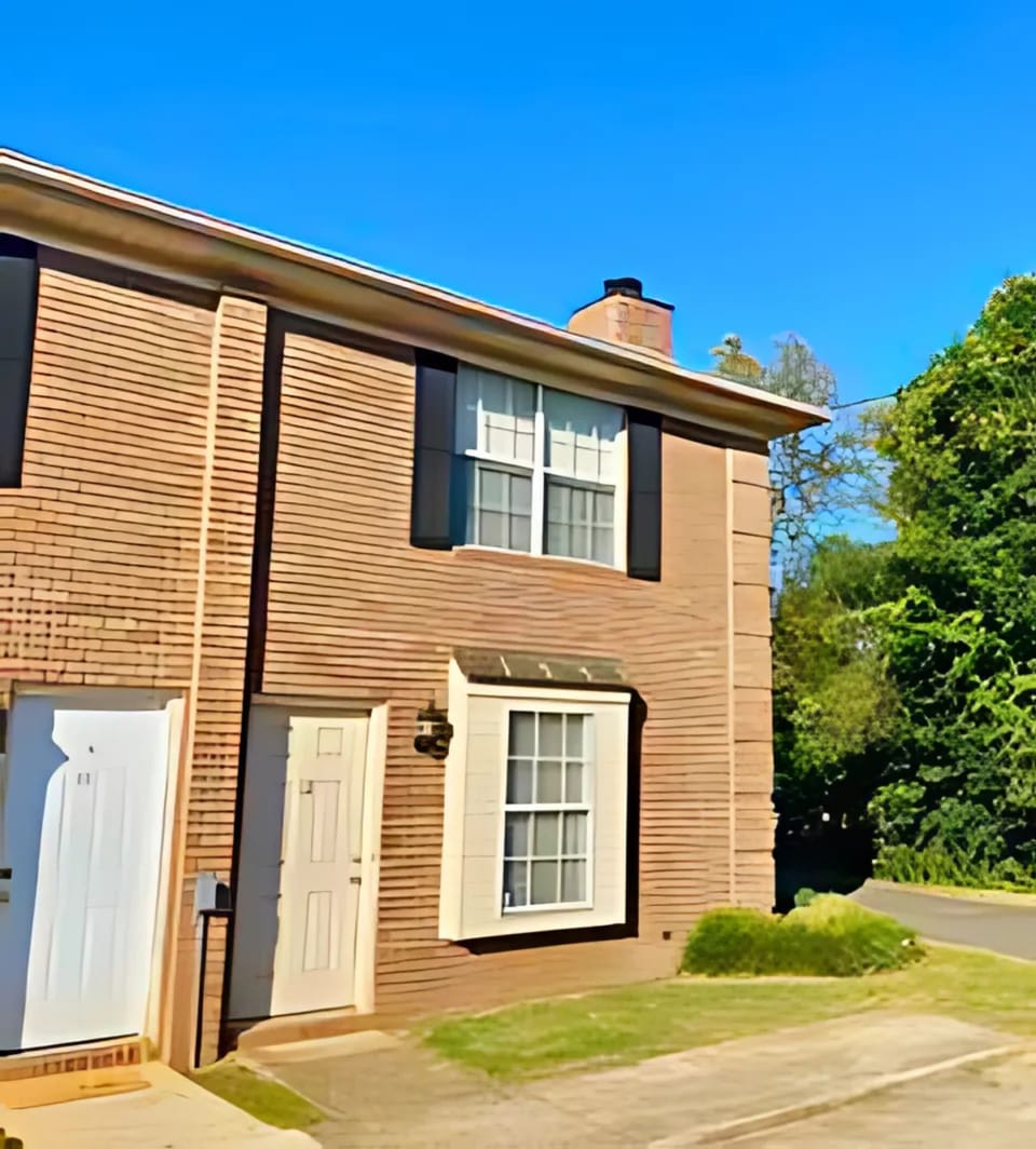 Entire Townhome in Tuscaloosa: 5-Minute Drive to Bryant-Denny Stadium