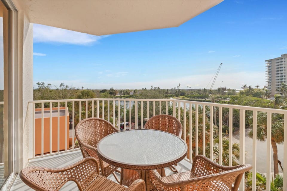 The open 3rd floor balcony looks to the west, offering beautiful bright sunny days and sunset skies.