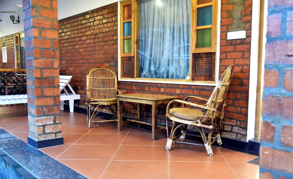 Standard Twin Room | Desk, laptop workspace, soundproofing, free WiFi