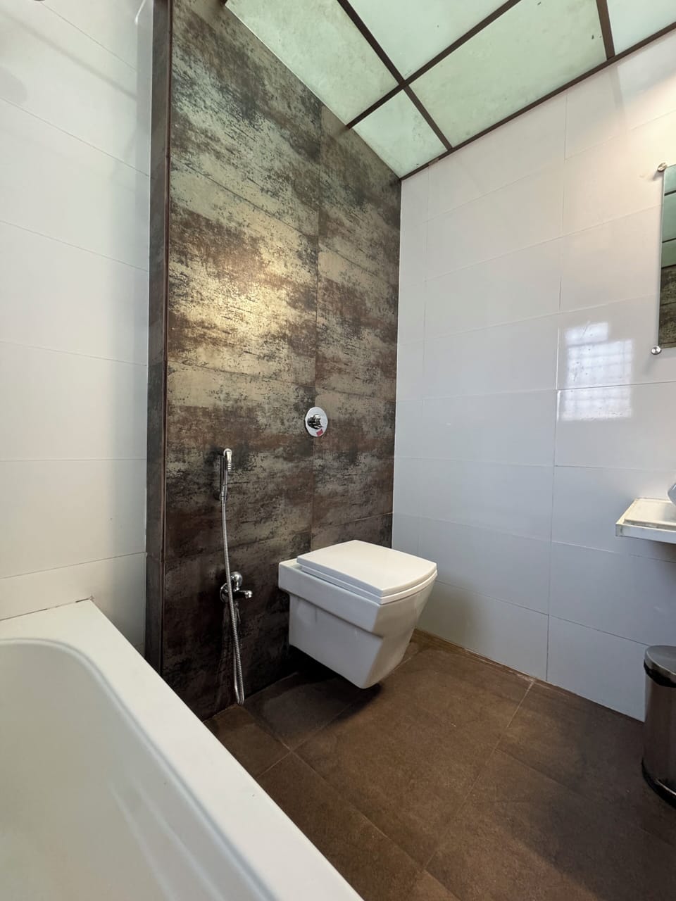 Family Room | Bathroom | Towels, soap, shampoo, toilet paper