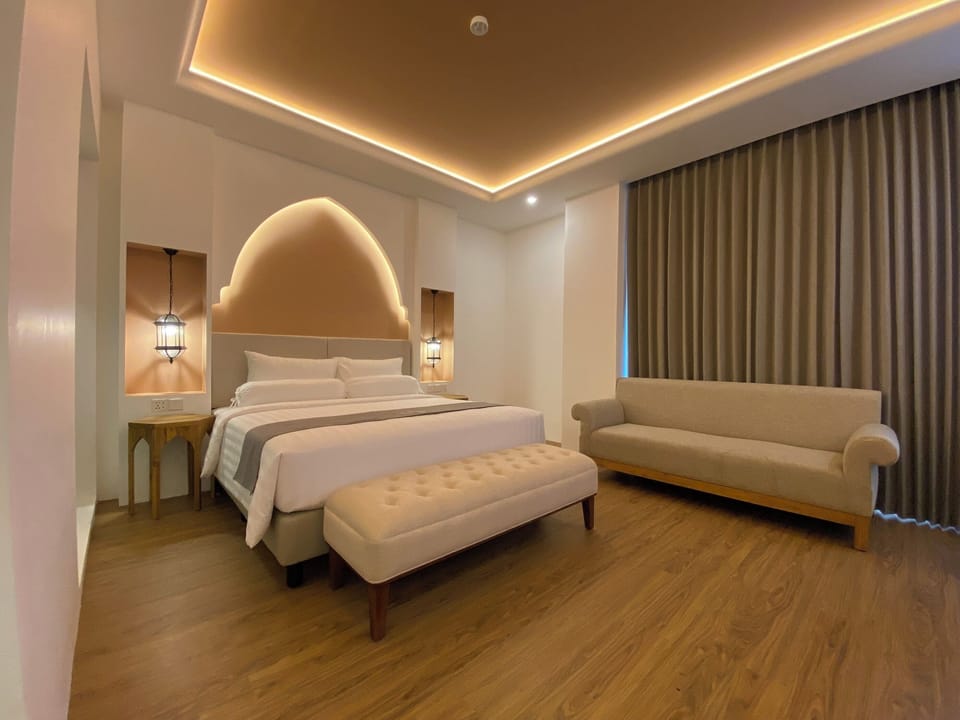Executive Double Room | Minibar, desk, soundproofing, free WiFi
