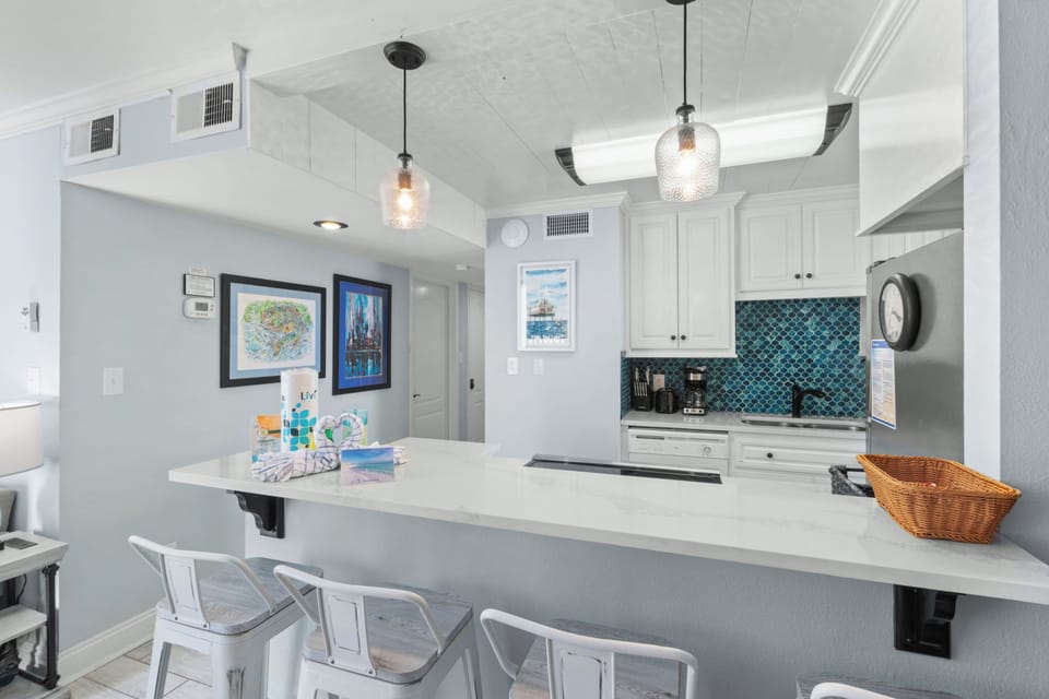 Signature Condo, 2 Bedrooms, Kitchen, Beach View | Private kitchen | Fridge, microwave, oven, stovetop