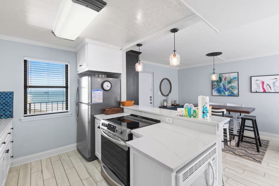 Signature Condo, 2 Bedrooms, Kitchen, Beach View | Private kitchen | Fridge, microwave, oven, stovetop
