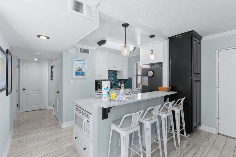Signature Condo, 2 Bedrooms, Kitchen, Beach View | Private kitchen | Fridge, microwave, oven, stovetop