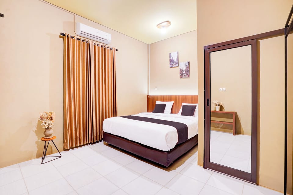 Standard Double Room | Desk, free WiFi, bed sheets