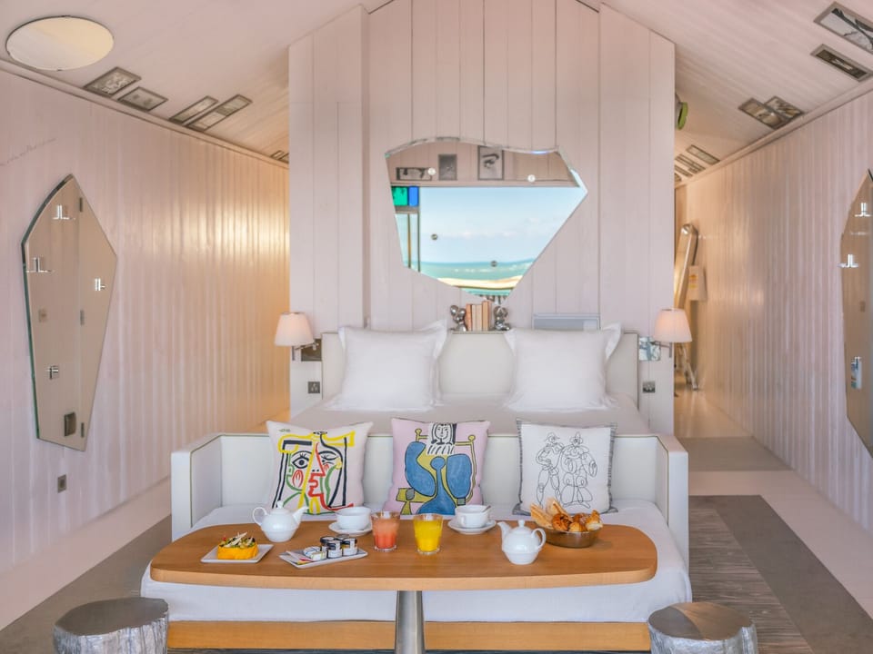 Chambre Ocean étage | In-room safe, blackout drapes, soundproofing, iron/ironing board