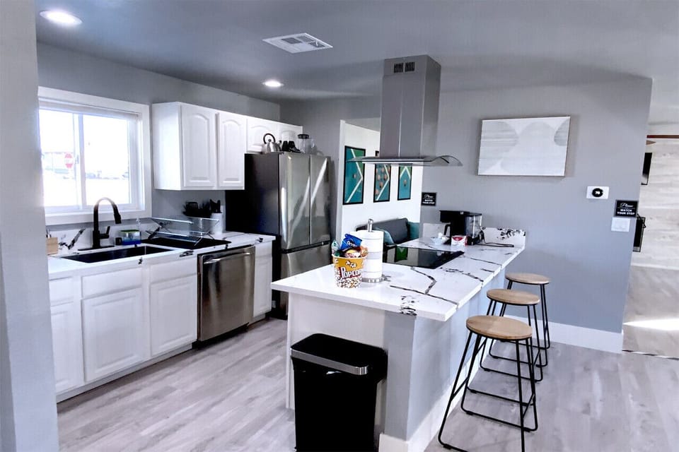 Fully Equipped Kitchen (Keurig & Dripping coffee machine)