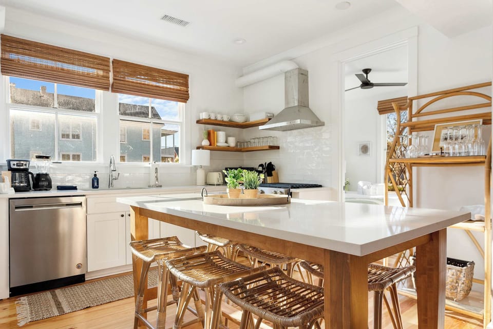 Fully equipped kitchen with everything you need to cook a meal plus dining for 6!