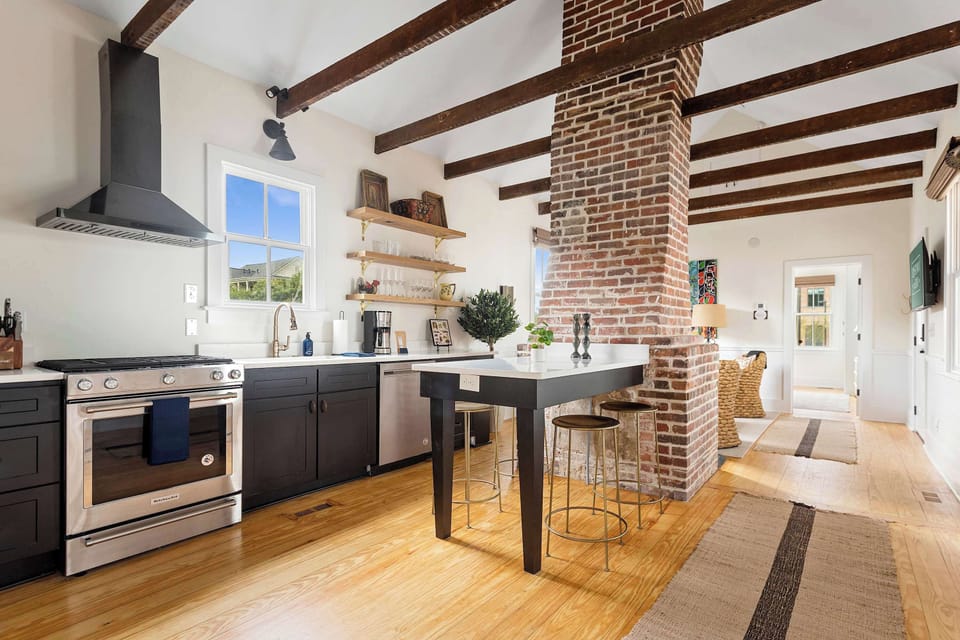 Fully equipped kitchen with everything you need to cook a meal plus dining for 4!