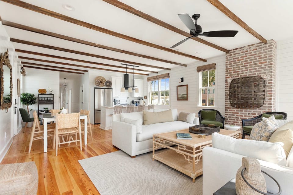 Open layout living room, dining and kitchen! 