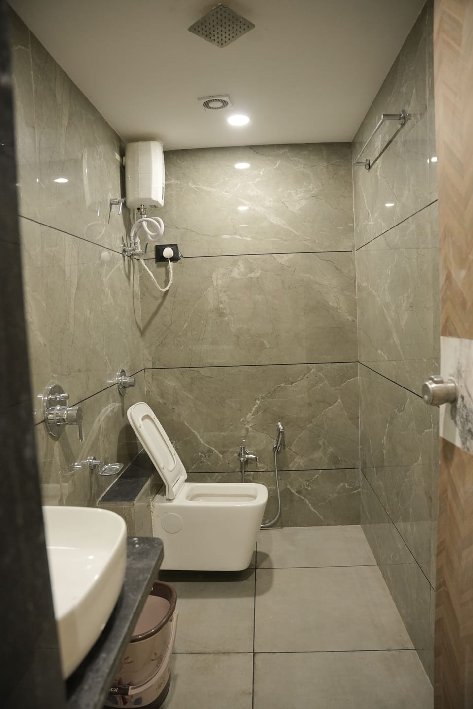 Premium Triple Room | Bathroom | Shower, free toiletries, towels, soap