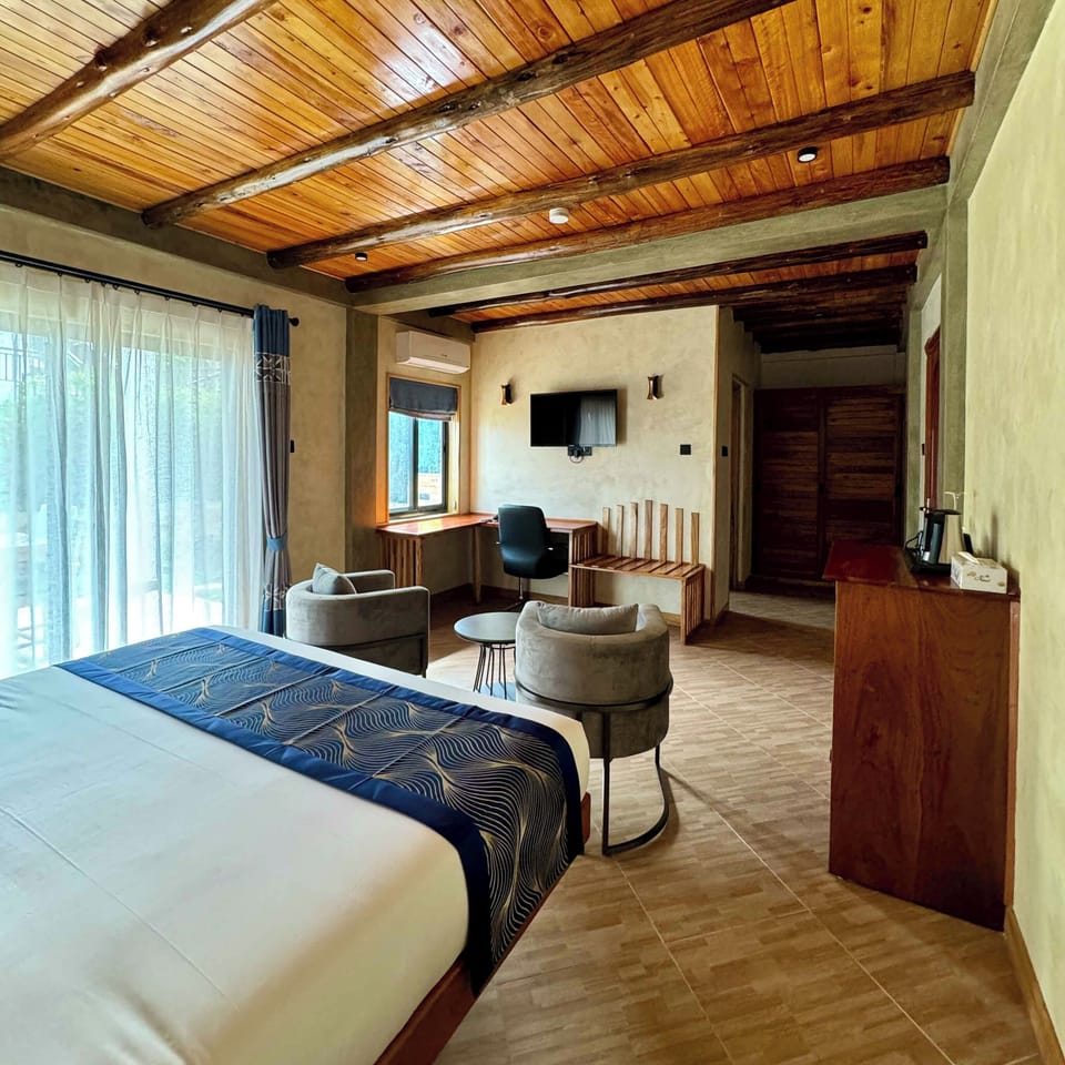 Comfort Double Room, 1 King Bed, Non Smoking, Pool View | Minibar, desk, laptop workspace, iron/ironing board