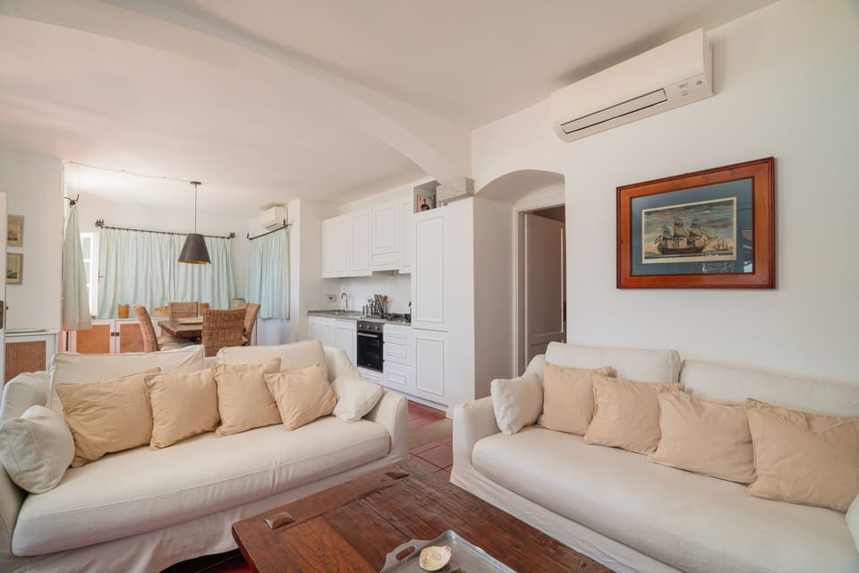 Apartment | Living area | 32-inch TV with digital channels