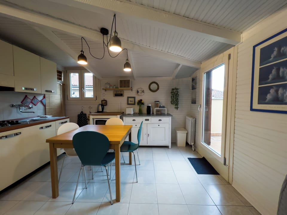 Apartment, Balcony | In-room dining
