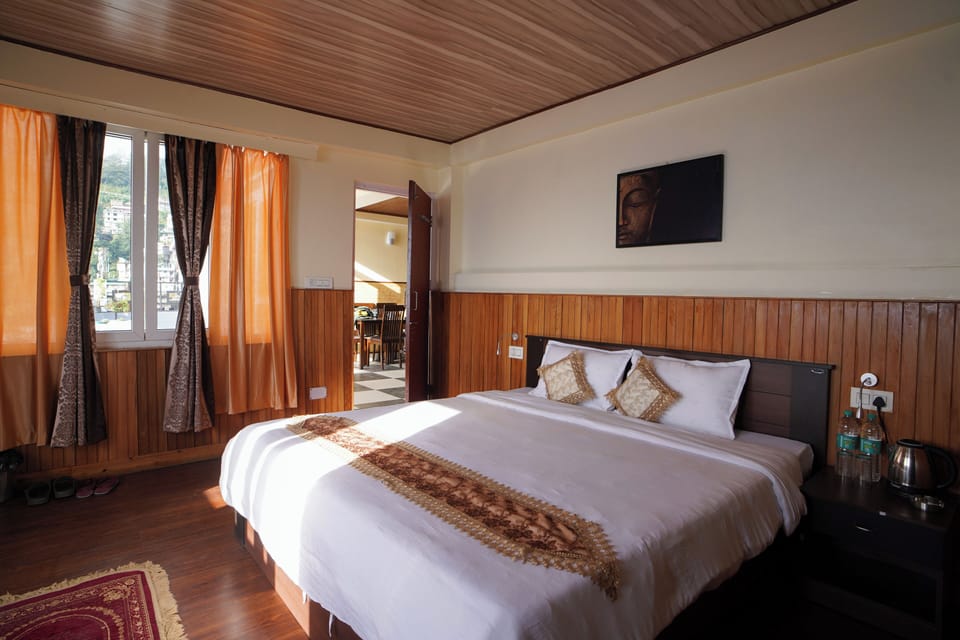 Suite Room Mountain View | Desk, soundproofing, free WiFi