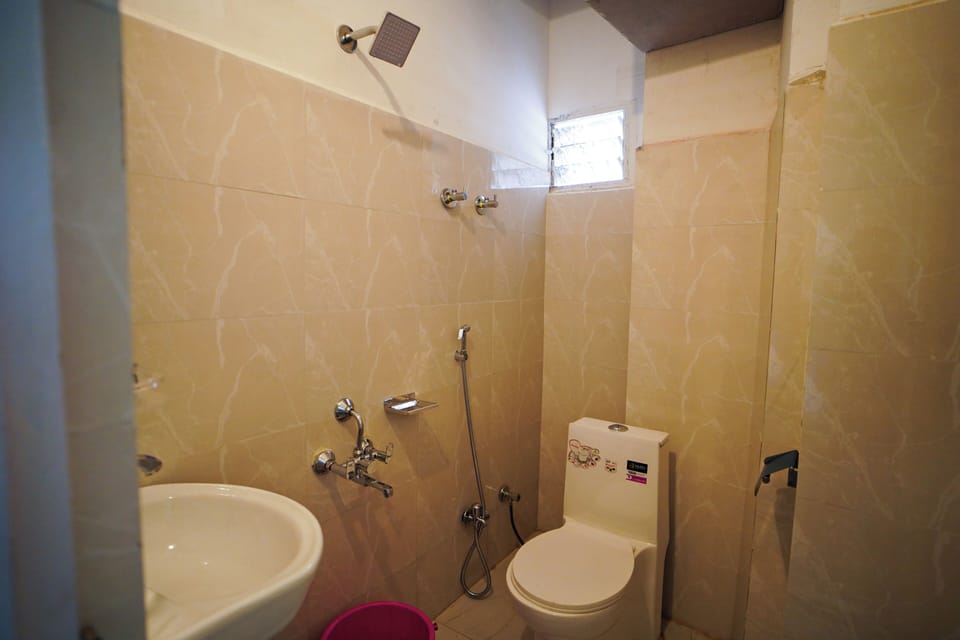Suite Room Mountain View | Bathroom | Shower, free toiletries, towels, soap