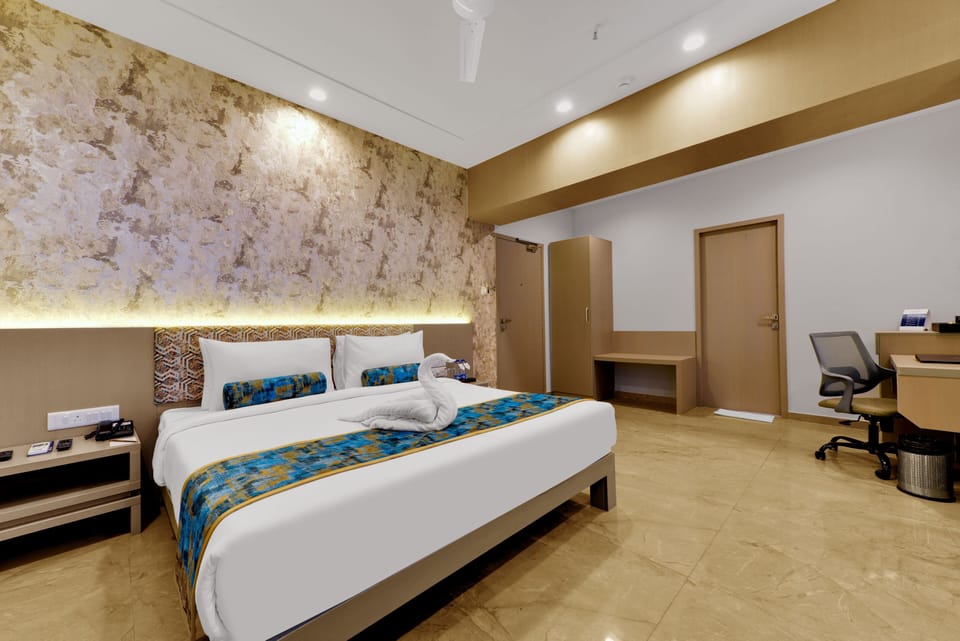 In-room safe, desk, laptop workspace, free WiFi
