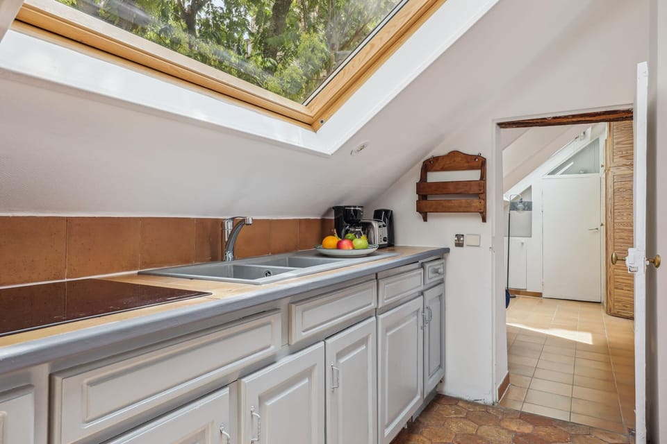 The kitchen is fully equipped to prepare a simple meal