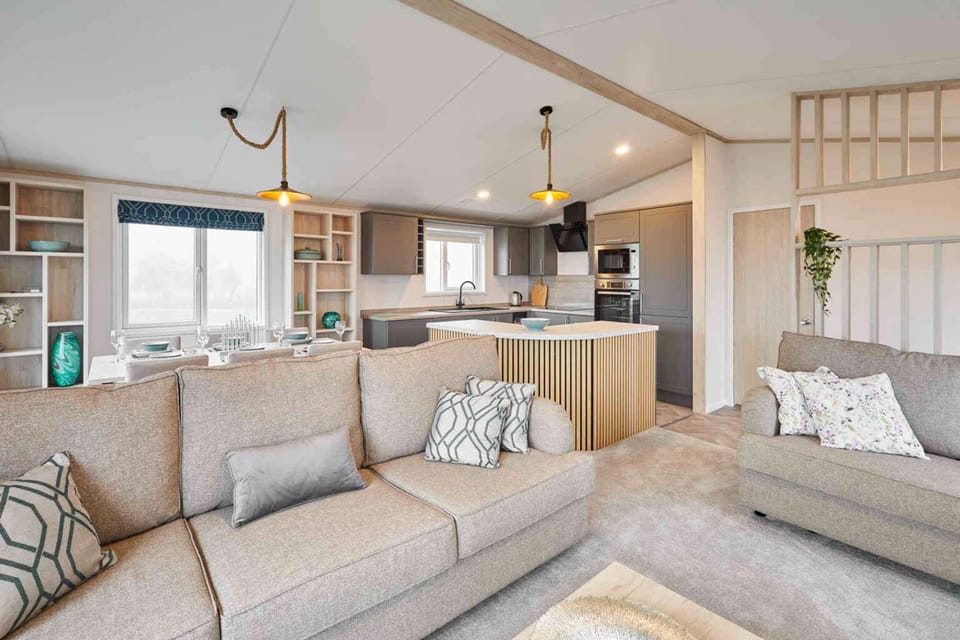 House | 2 bedrooms, desk