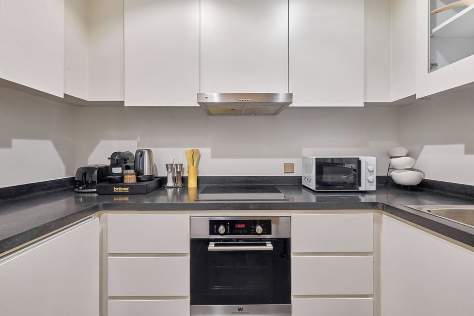 Premium Apartment, 1 Bedroom | Private kitchen | Fridge, microwave, oven, stovetop