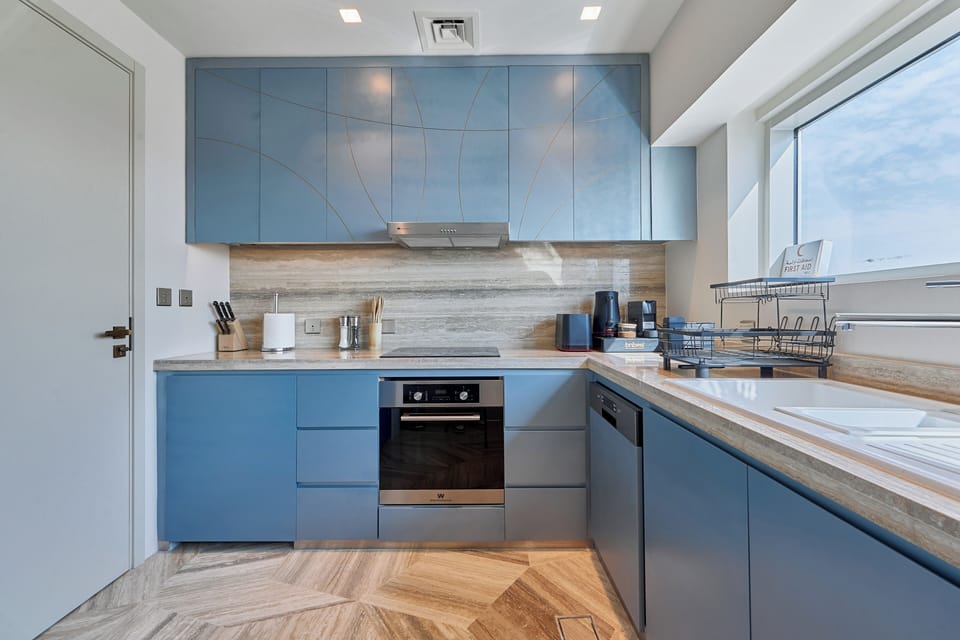 Luxury Apartment, City View | Private kitchen | Full-size fridge, microwave, oven, stovetop