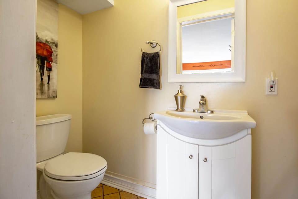 Full bathroom located on main level
