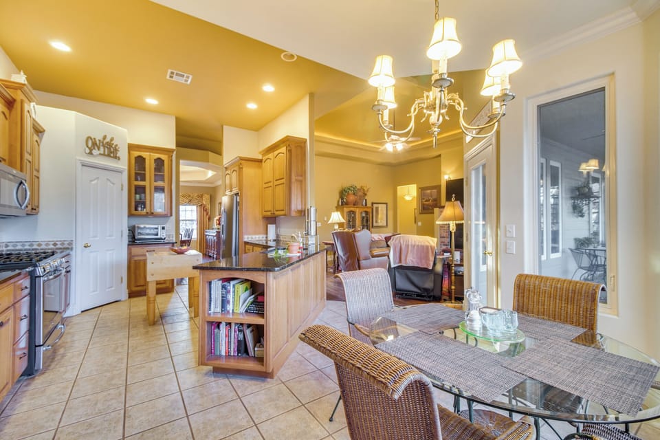 House (6 Bedrooms) | Interior